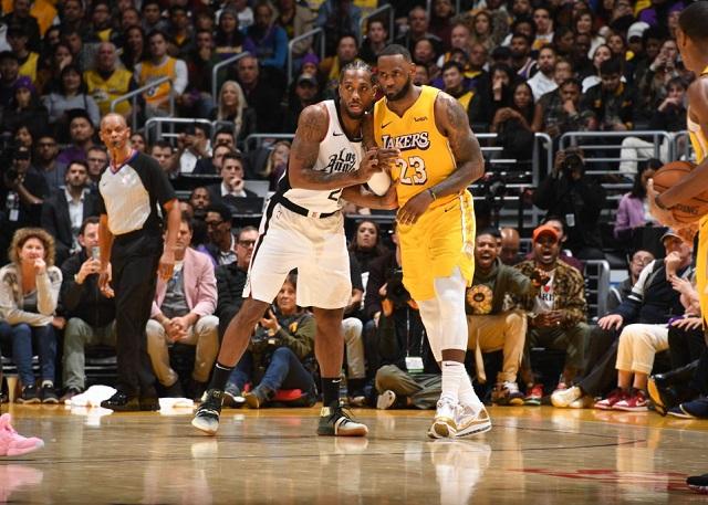 布里奇斯逆风翻盘，尼克斯末节大爆发！（布里奇斯力挽狂澜，尼克斯第四节狂飙！）