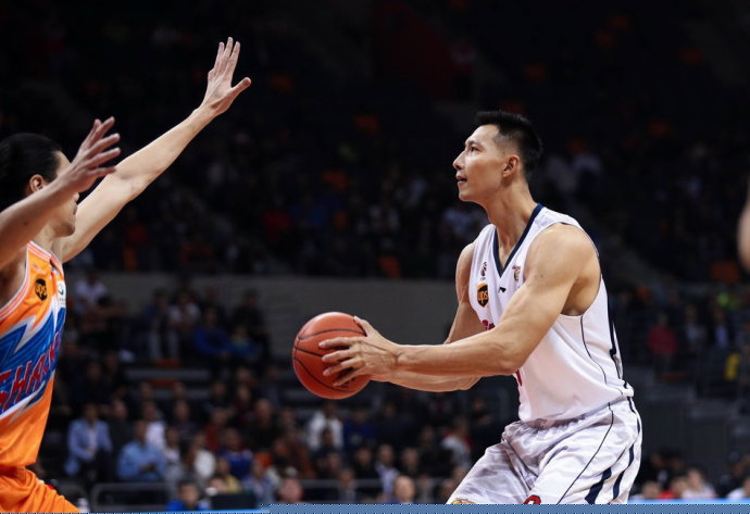 范德法特：C罗训练中总是特别专注，我连他的5%都做不到（范德法特：C罗训练专注力惊人，我连他水平的5%都难以企及）