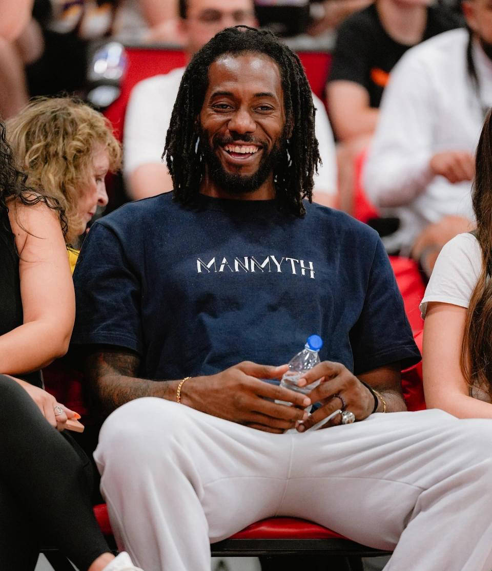 米切尔&莫布利首节合砍26分，其他队友合计只得7分（米切尔与莫布利首节联手轰下26分，其余队友仅拿7分）