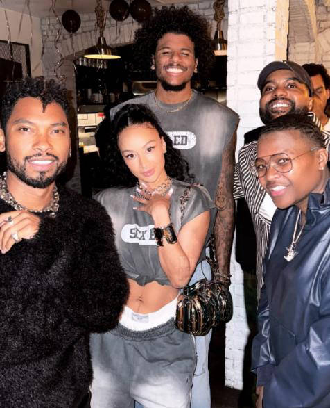 极速飞驰！25岁哈兰德狂轰英超百球，即将超越德罗巴和C罗（风驰电掣！25岁哈兰德英超进球破百，逼近德罗巴与C罗纪录）