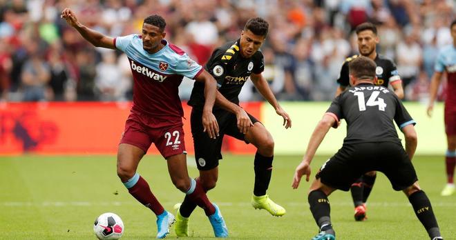 雷霆不敌马刺目前26胜4负，73胜勇士同期29胜1负（雷霆输给马刺后战绩为26胜4负，73胜勇士同期则为29胜1负）