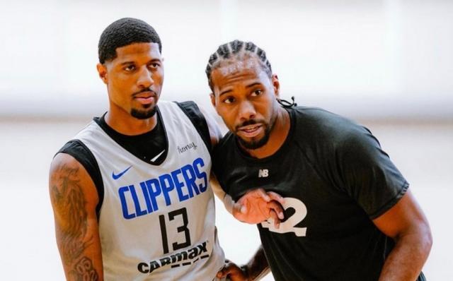 里夫斯状态不佳，半场得到8分，投篮命中率仅为20%（里夫斯手感低迷：半场仅8分，投篮命中率20%）