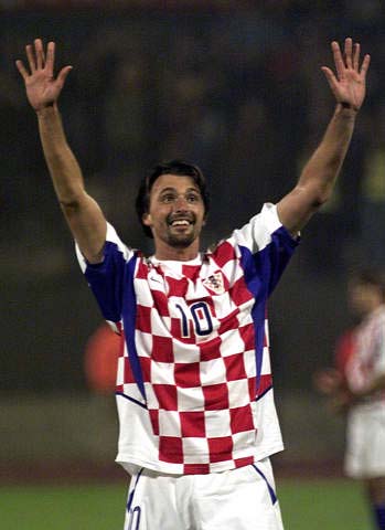 攻守兼备！韦尔半场10中6拿到全队最高14分9板 三分4中2（攻防俱佳！韦尔半场10投6中砍全队最高14分9板，三分4投2中）