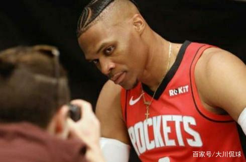 国足名将创业认准一条路：放弃功利 老实学日本（国足名将创业定一路线：摒弃功利，踏实向日本取经）