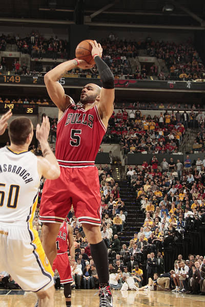 沃尔什的表现犹如球场上的新无眉大侠，场均贡献15.7分，命中率高达95%（沃尔什化身球场无眉新侠，场均15.7分、投篮命中率高达95%）