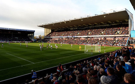 2025中足联颁奖：张志雄、彭啸分获中甲乙最佳青年球员（2025中足联颁奖典礼：张志雄、彭啸分别荣膺中甲、中乙最佳青年球员）