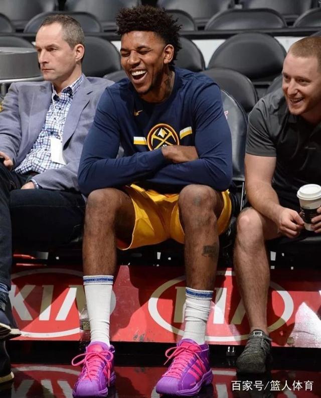 环足奖年度最佳女足球员候选：邦马蒂、普特利亚斯、凯莉在列（环足奖年度最佳女足球员候选名单公布：邦马蒂、普特利亚斯、凯莉入围）