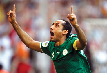 足球曝英超多队将出售核心以平衡财政（曝英超多队拟出售核心球员以缓解财务压力）