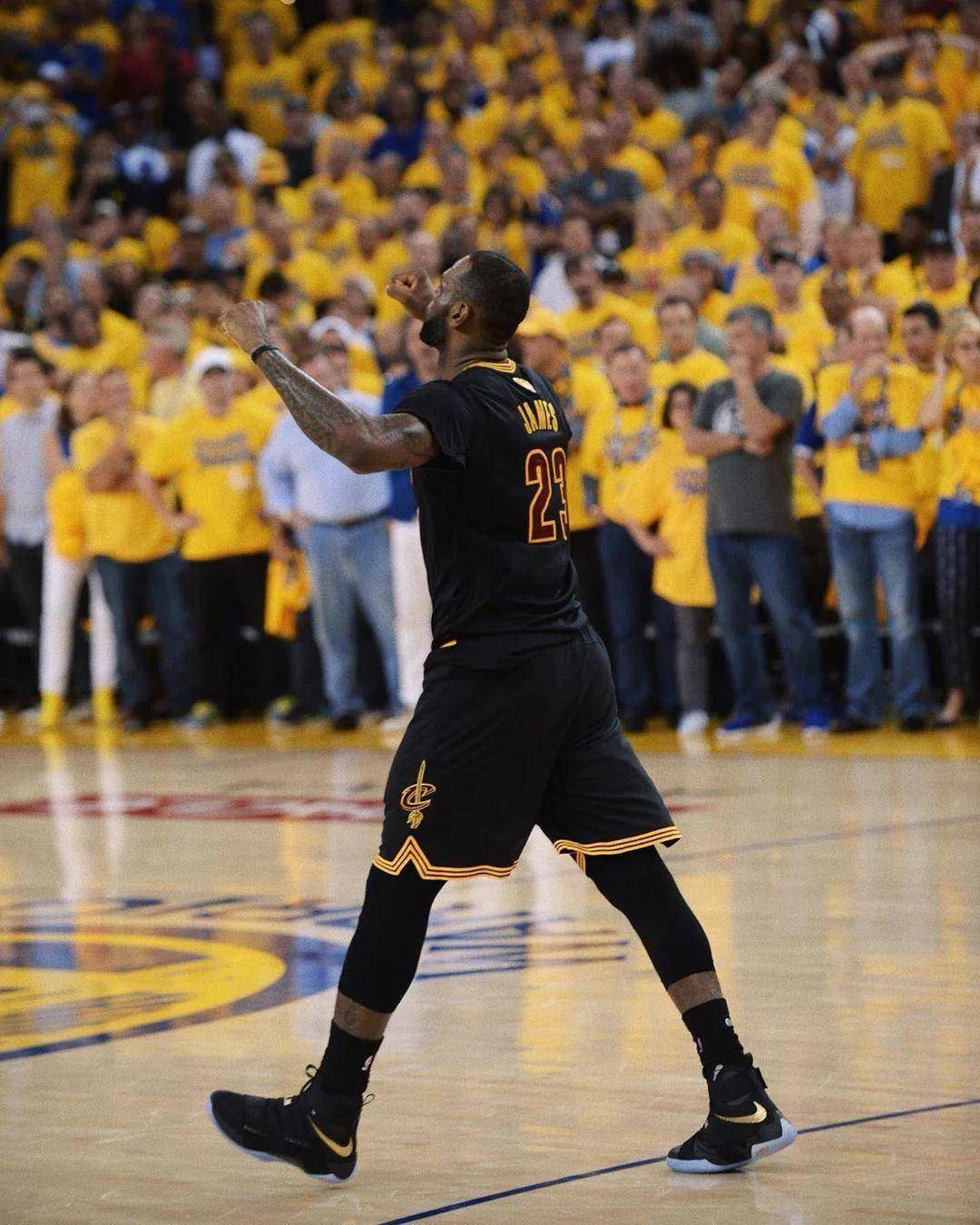 灰熊队记：埃迪赛后时常感到脚踝酸痛（灰熊随队记者：埃迪赛后常感脚踝酸痛）