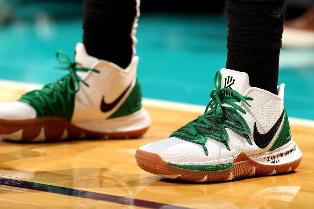 国家队征召！感谢邵佳一指导为青岛足球书写的精彩篇章（国家队召唤！致敬邵佳一指导为青岛足球写下的辉煌篇章）