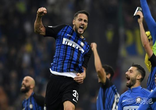 单场1球2助，阿尔瓦雷斯本赛季8场比赛直接参与10粒进球（阿尔瓦雷斯8场造10球 单场1射2传）