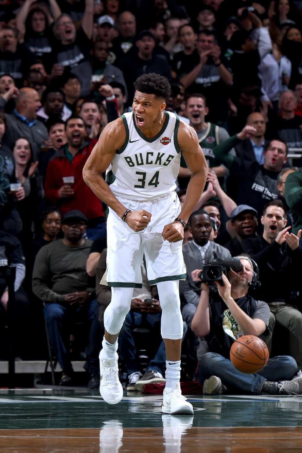 2025残特奥会乒乓小将获家人助威，父亲记录每场比赛（2025残特奥会乒坛新秀获家人现场助阵，父亲逐场记录赛况）