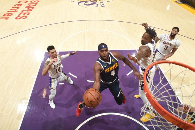 罗马诺：莱万不会在冬窗离开巴萨，也没考虑过退役（罗马诺：莱万今冬留守巴萨，未考虑退役）