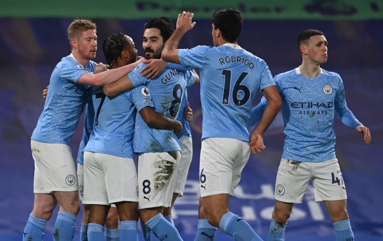 巴萨梅西自由球进球助球队领先（梅西任意球建功，助巴萨取得领先）