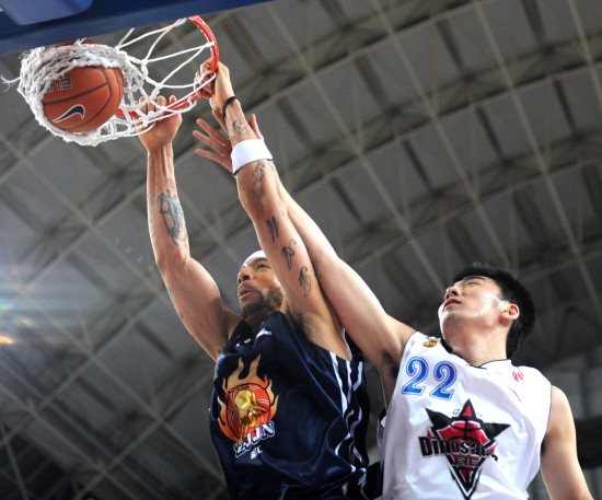 雷迪克：对面的三分把我们打爆了，但我很满意队员的拼搏精神（雷迪克：虽被对手三分打穿，但我肯定队员的拼劲）