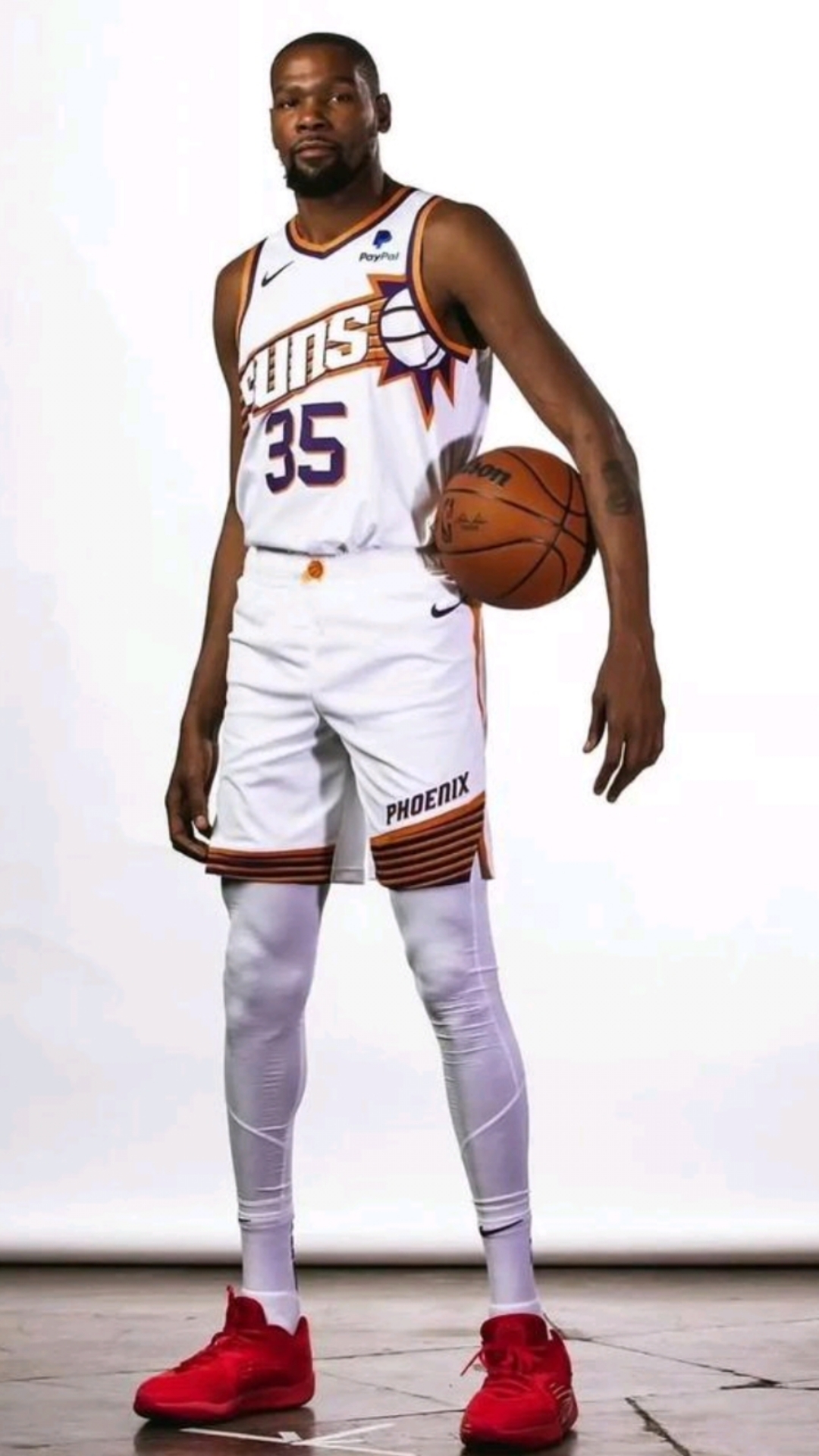 王钰栋三线作战不停歇，中超、U21联赛及国字号密集出战压力巨大（王钰栋连轴转征战三线：中超、U21与国字号赛程密集压力陡增）