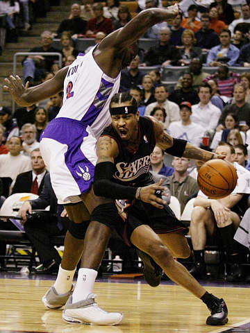 斯玛特：我们的防守跟狗屎一样，但每支球队都有这种阵痛期（斯玛特：我们的防守太烂，但每支球队都会经历阵痛期）