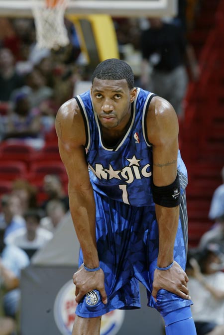 赛前被看衰！巨汉鲍勃萨普蛮力KO“完美先生”，成搏击界传奇（不被看好却逆袭！鲍勃萨普重拳KO“完美先生”，跻身搏击传奇）