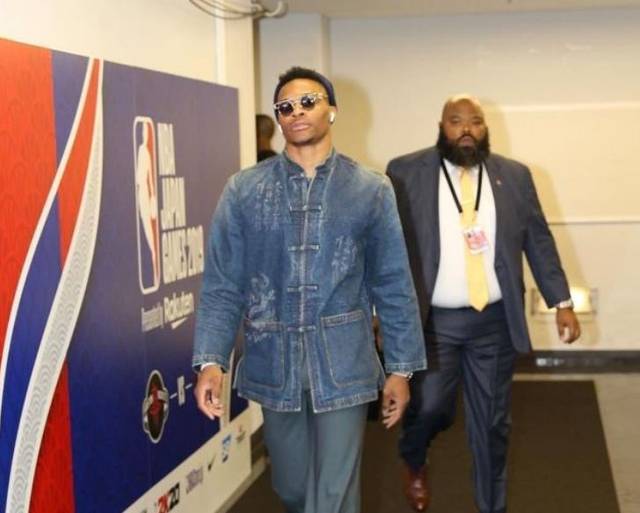 半场战报：皇马2-0毕包，姆巴佩一条龙建功+助攻卡马文加破门（半场战报：皇马2-0毕尔巴鄂，姆巴佩长途奔袭破门并助攻卡马文加）