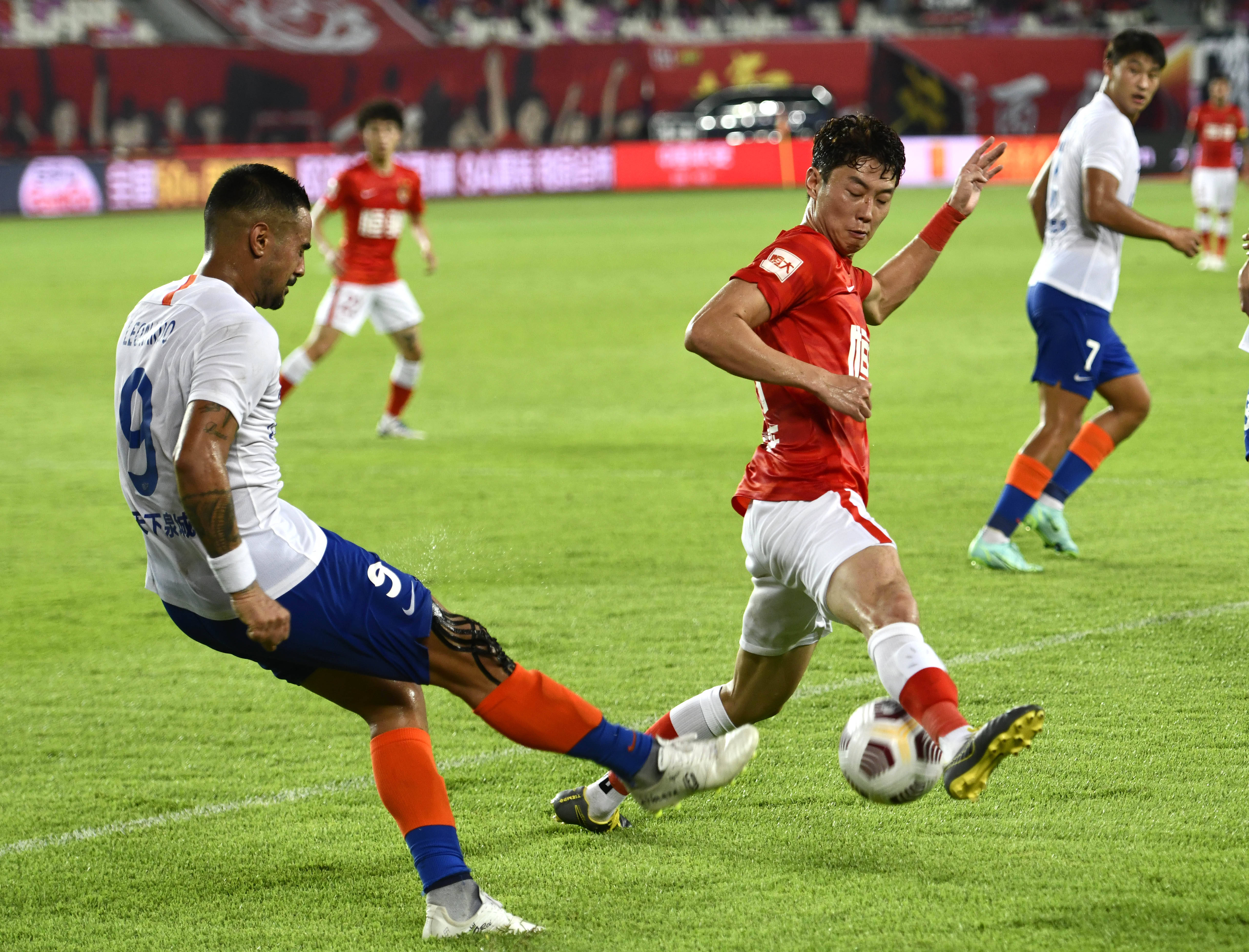 CBA半场：齐麟&伊力福拉提合砍29分，新疆半场66-49领先北控（CBA半场战报：齐麟、伊力福拉提联手拿下29分，新疆以66-49暂领先北控）